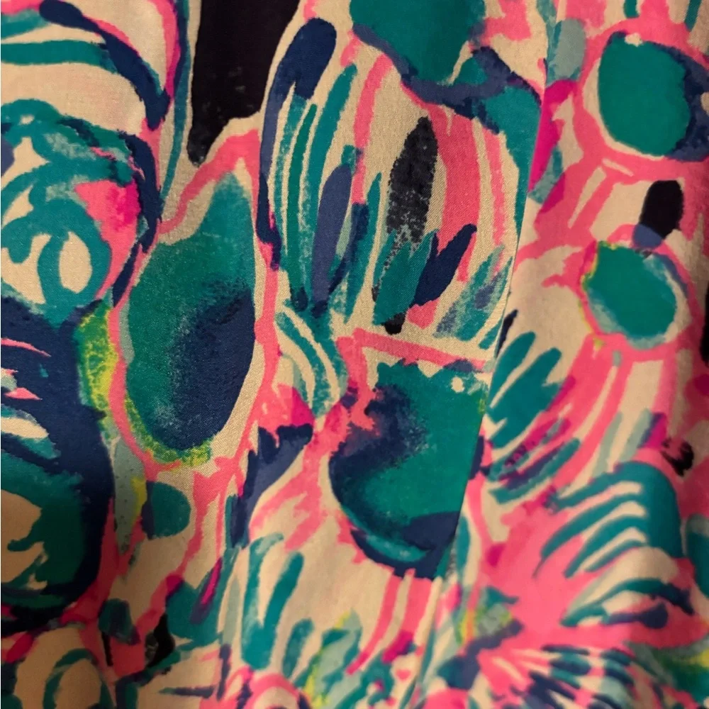 Lilly Pulitzer Elsa Silk Blouse Beautiful Pattern of Pinks and Blues - Picture 8 of 10
